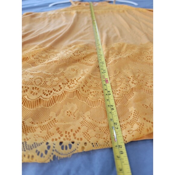 Torrid min yellow lace trim h/n tank with tags - Picture 5 of 7